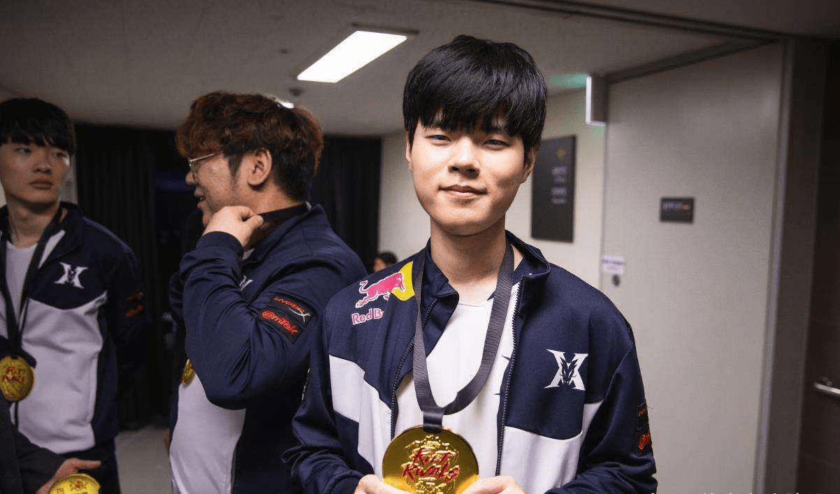 WBG轻取EDG，Deft拿下关键大龙激烈交锋半决赛，成为赛场最大亮点的简单介绍